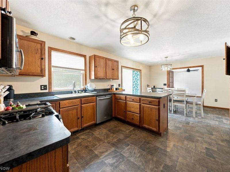 8000 N Oak Tree Drive, Lorain, OH 44053 Photo 10