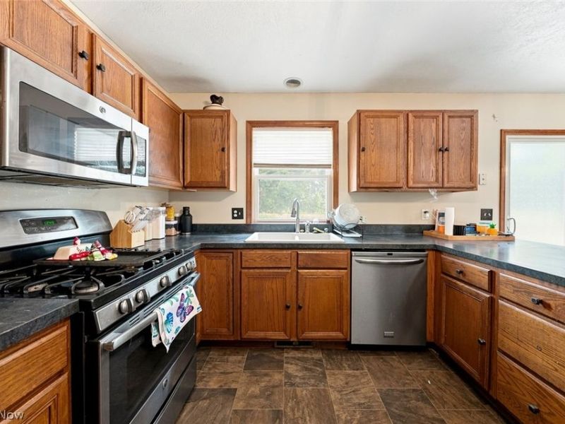8000 N Oak Tree Drive, Lorain, OH 44053 Photo 11