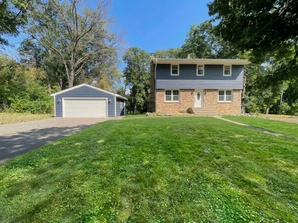 928 Griffin Avenue , Mahtomedi, MN 55115