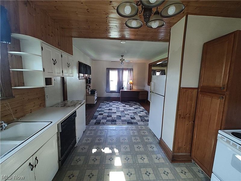 6005 Hillcrest Avenue, Ashtabula, OH 44004 Photo 25