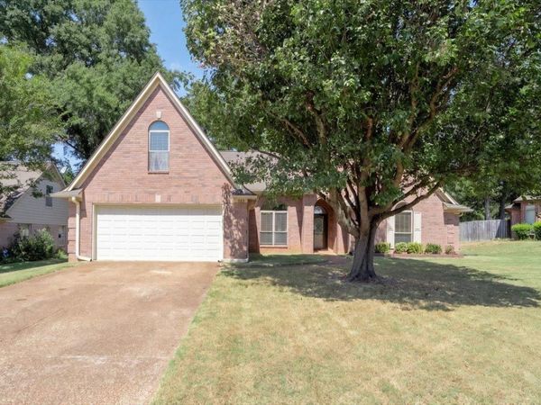 8054 BREEZY MEADOWS LN, Bartlett, TN 38135