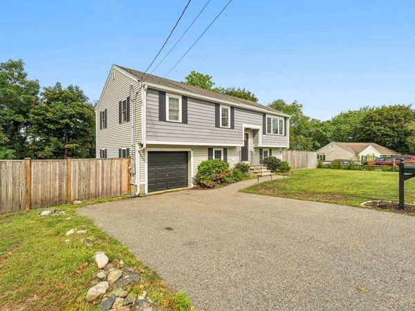 8 Skyview Ln, Woburn, MA 01801