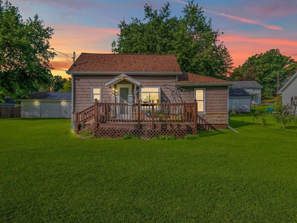 206 Bowman Street, Jonesville, MI 49250