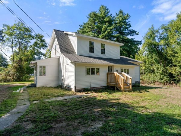 61 Pelham Rd, Amherst, MA 01002