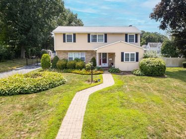90 Crickett Road, Brockton, MA 02301