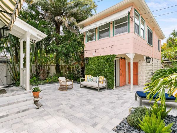 1716 OAK STREET NE, ST PETERSBURG, FL 33704