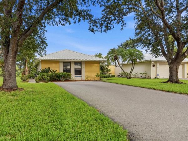 311 PEMBROKE LANE N, Unit 196, VENICE, FL 34293