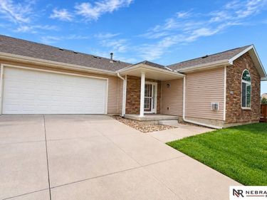 15960 Clay Plaza, Bennington, NE 68007