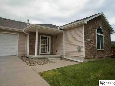 15960 Clay Plaza, Bennington, NE 68007