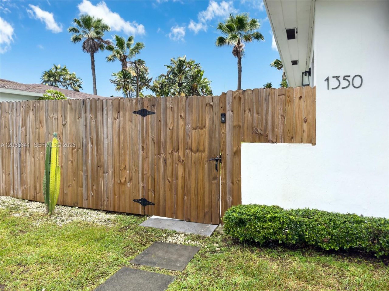1350 NE 111th St, Miami, FL 33161 Photo