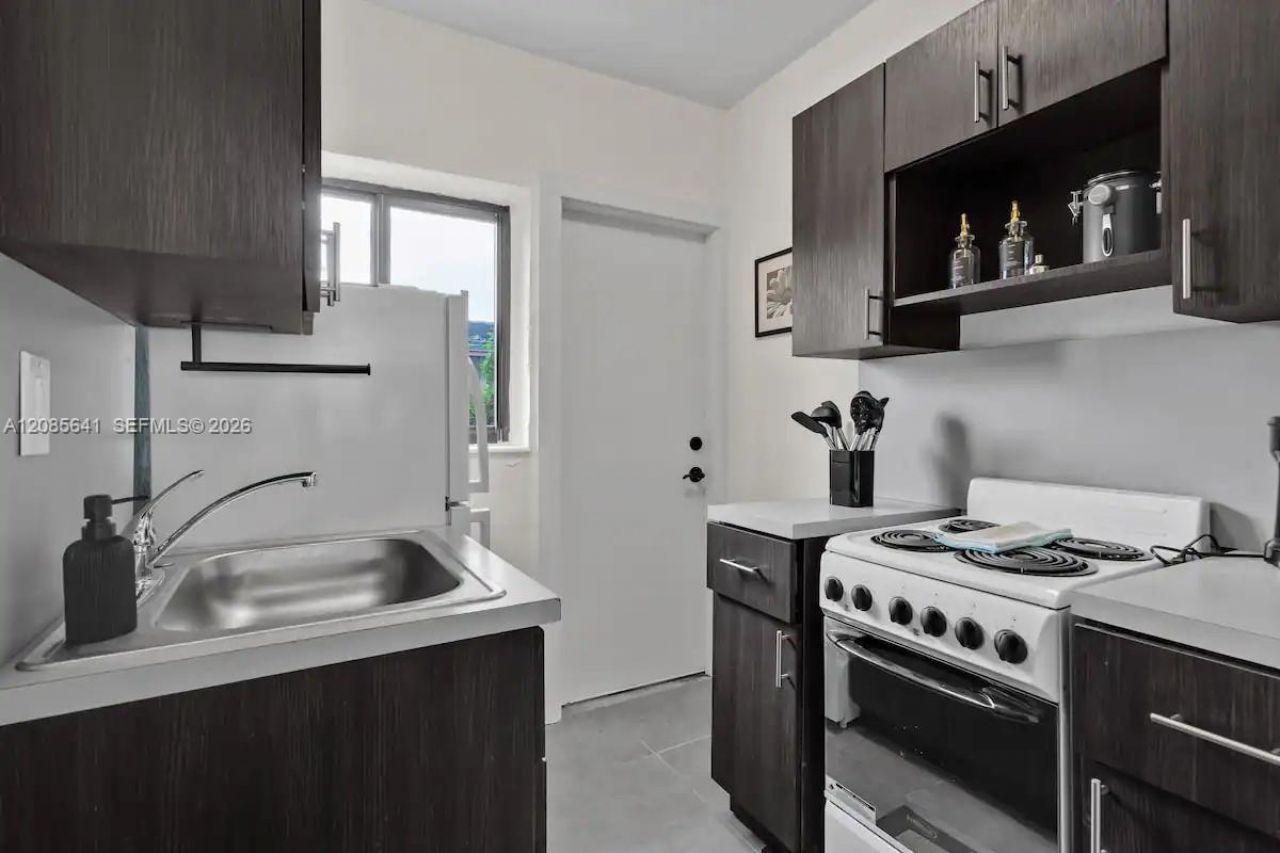 1350 NE 111th St, Miami, FL 33161 Photo