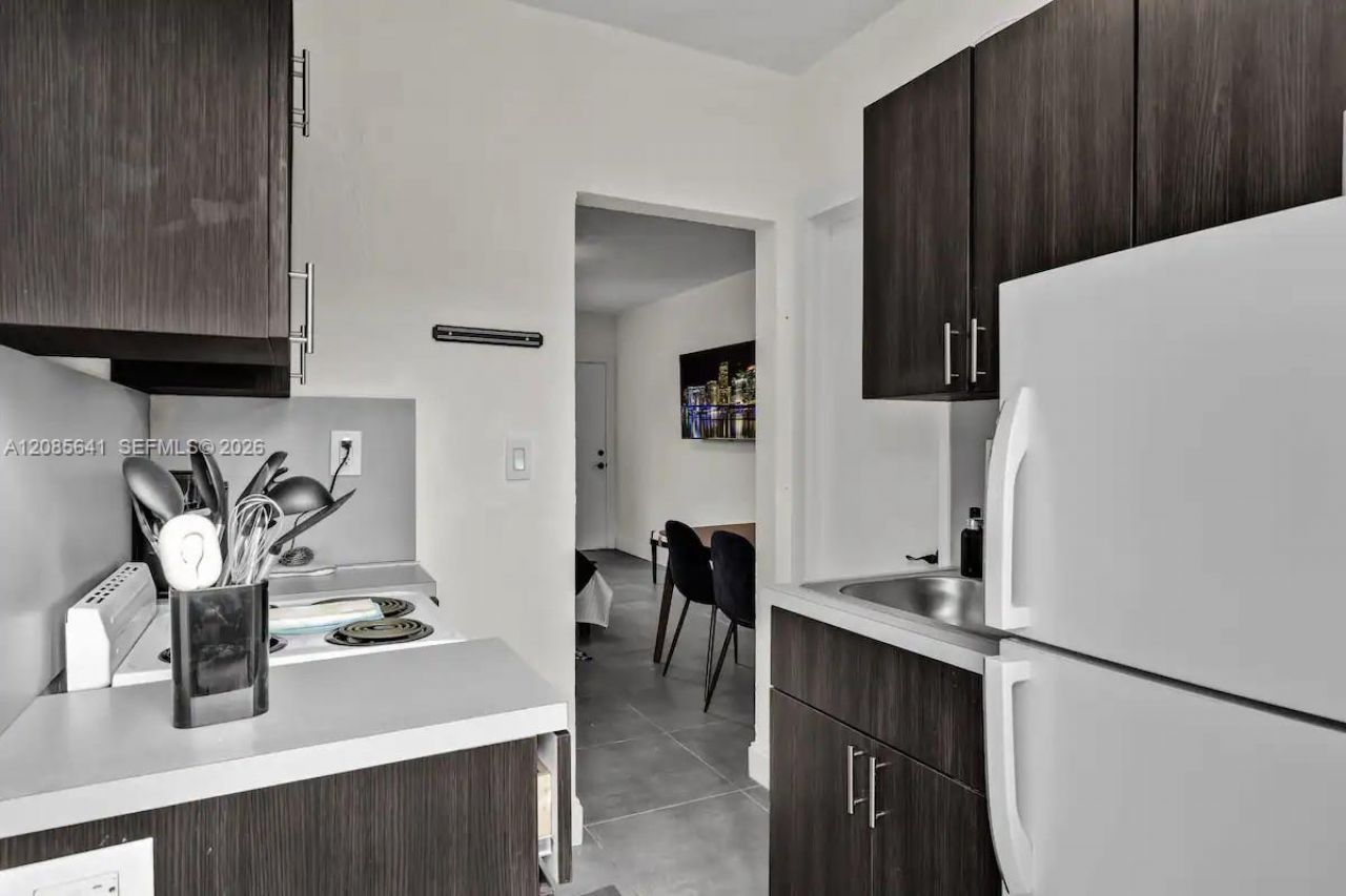 1350 NE 111th St, Miami, FL 33161 Photo