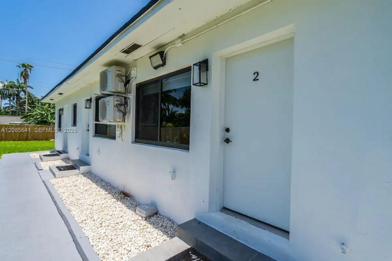 1350 NE 111th St, Miami, FL 33161 Photo