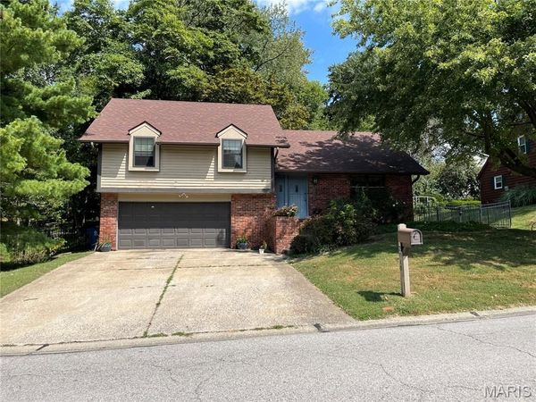 2010 Mapleleaf Drive , Collinsville, IL 62234