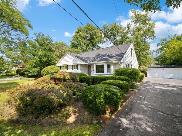 4697 Canterbury Road , North Olmsted, OH 44070