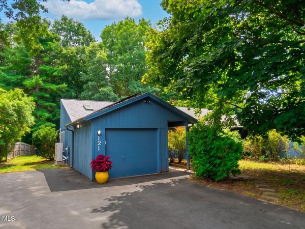121 Arrow Wood Place, Malta, NY 12020