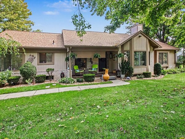 20433 Villa Grande Circle, Clinton Township, Mi 48038