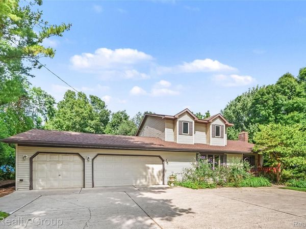 11471 31 Mile Road, Washington Township, Mi 48095