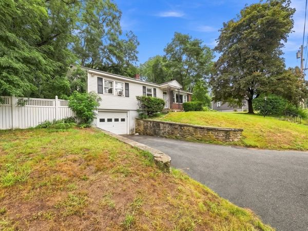 21 Cranton Avenue, Groveland, MA 01834