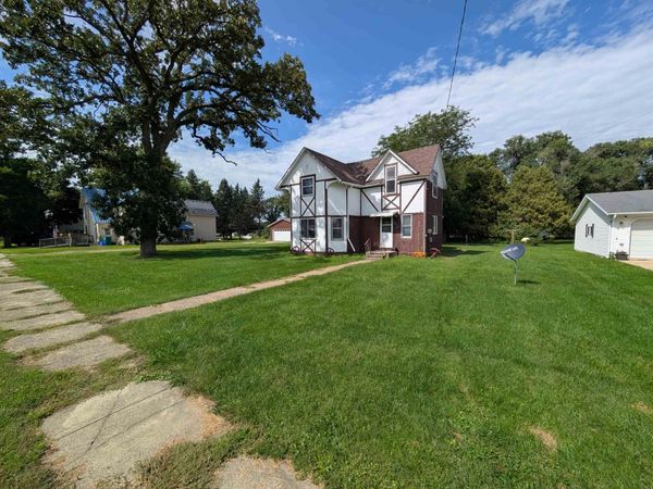 605 Elm Street, Elma, IA 50628