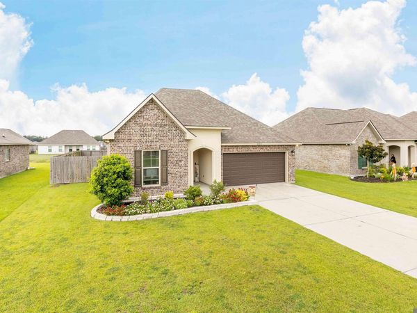 23249 Berry View Dr, Denham Springs, LA 70726