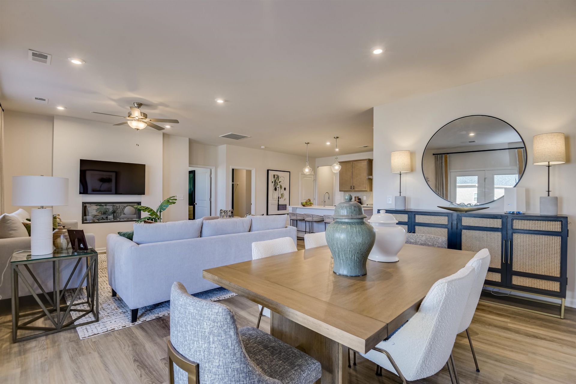 1119 Kings Town Way Photo 14