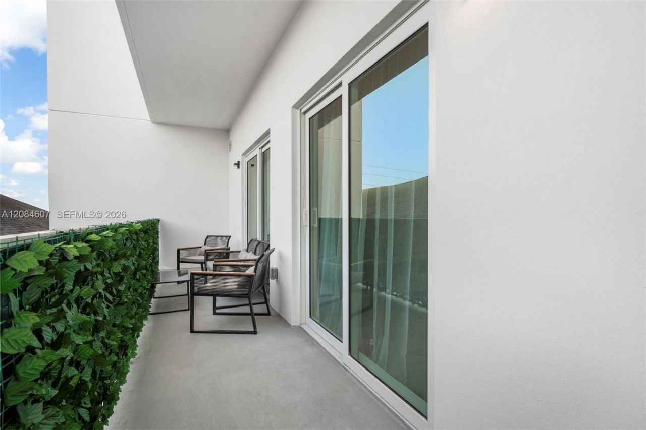 1938 Jackson St, Unit 306, Hollywood, FL 33020 Photo