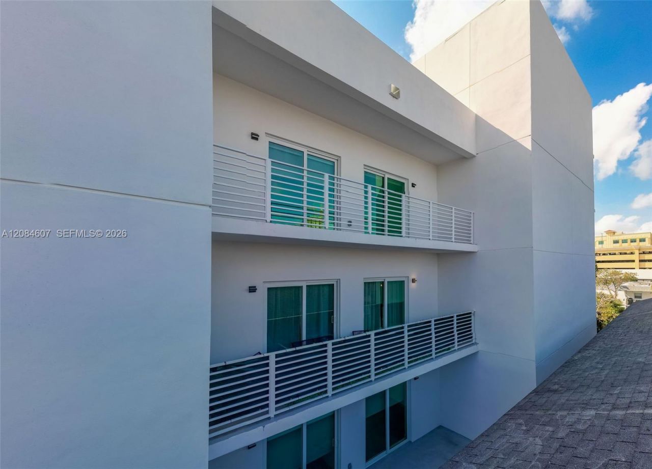 1938 Jackson St, Unit 306, Hollywood, FL 33020 Photo