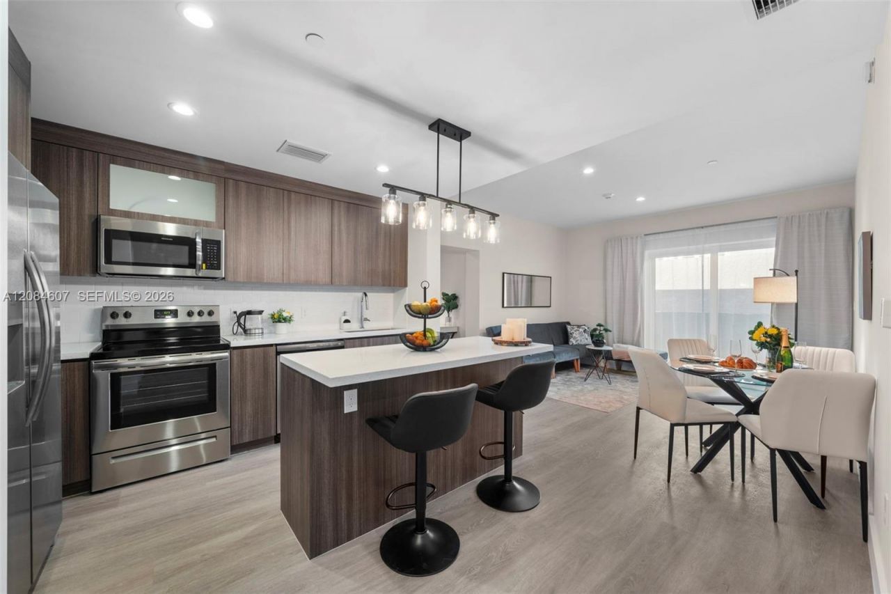 1938 Jackson St, Unit 306, Hollywood, FL 33020 Photo