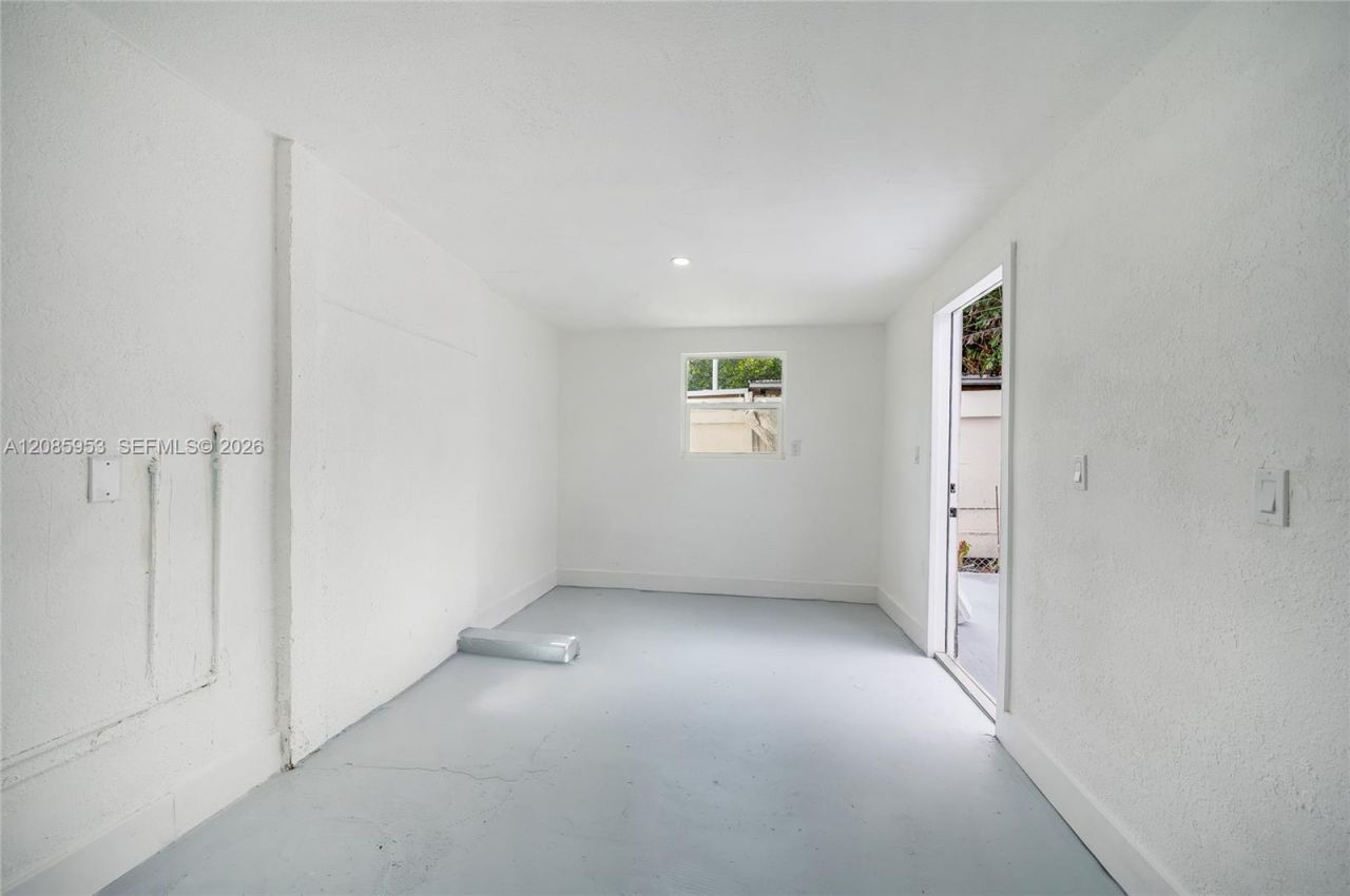 1028 NW 24th St, Miami, FL 33127 Photo