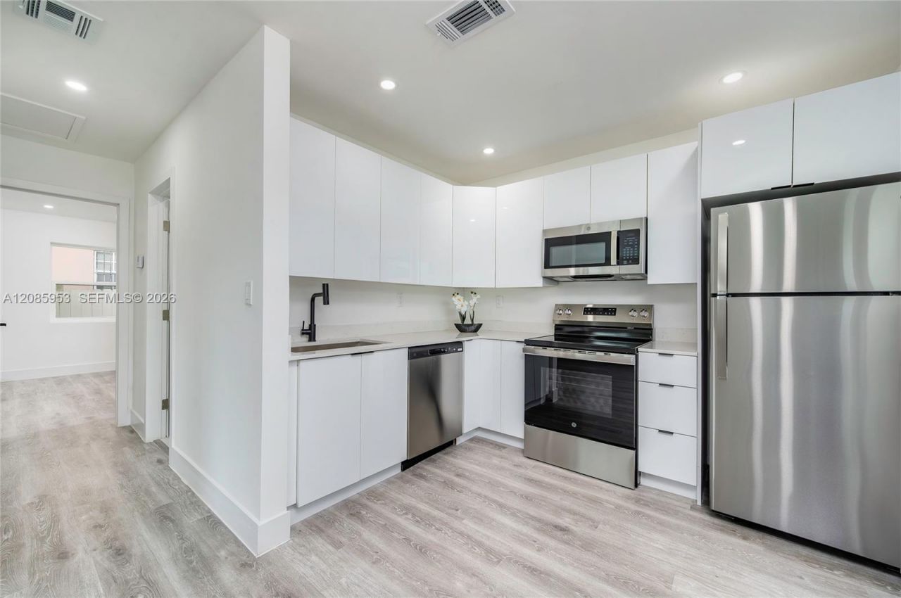 1028 NW 24th St, Miami, FL 33127 Photo
