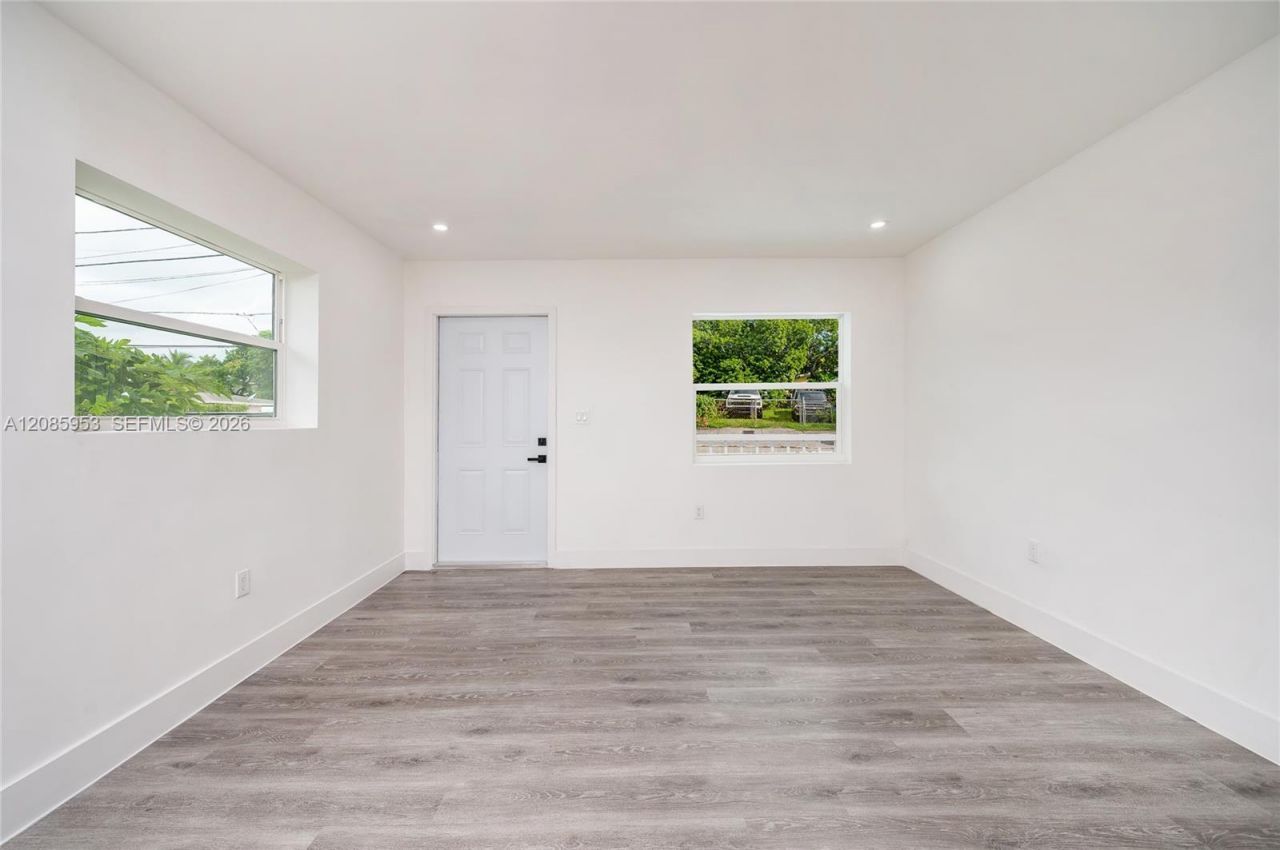 1028 NW 24th St, Miami, FL 33127 Photo