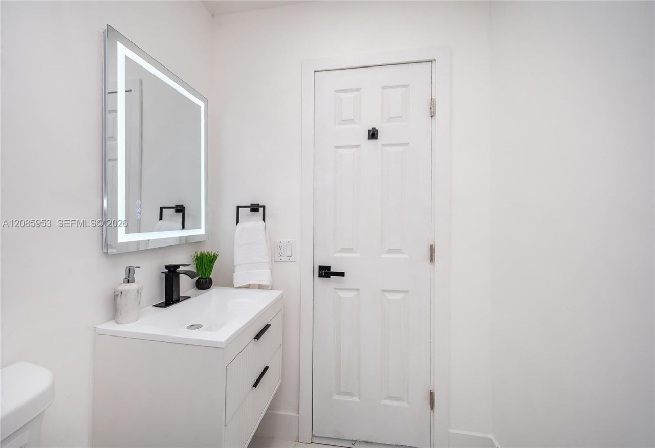 1028 NW 24th St, Miami, FL 33127 Photo