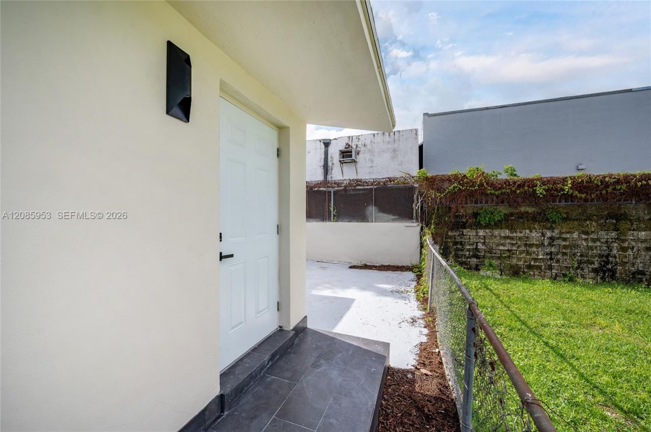 1028 NW 24th St, Miami, FL 33127 Photo