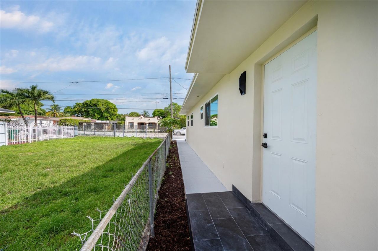 1028 NW 24th St, Miami, FL 33127 Photo
