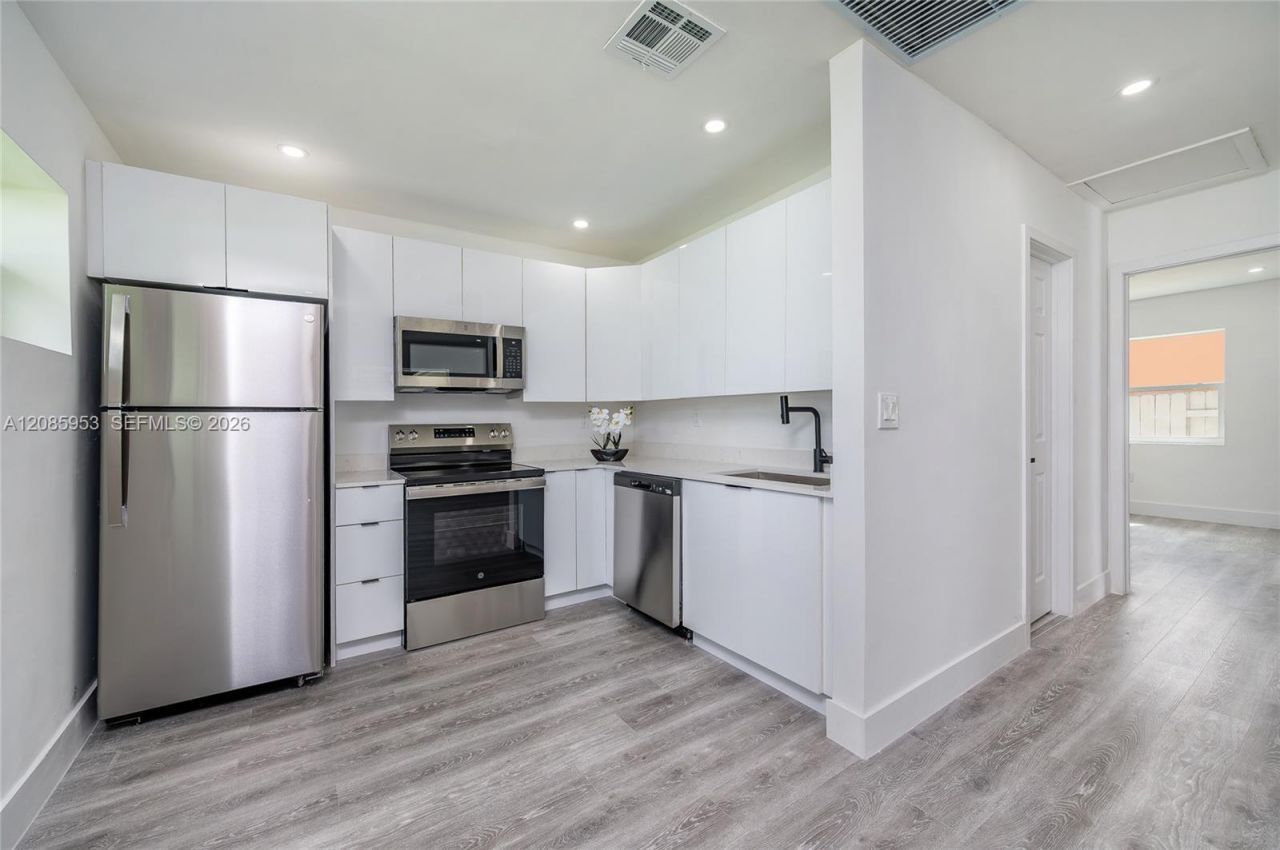 1028 NW 24th St, Miami, FL 33127 Photo