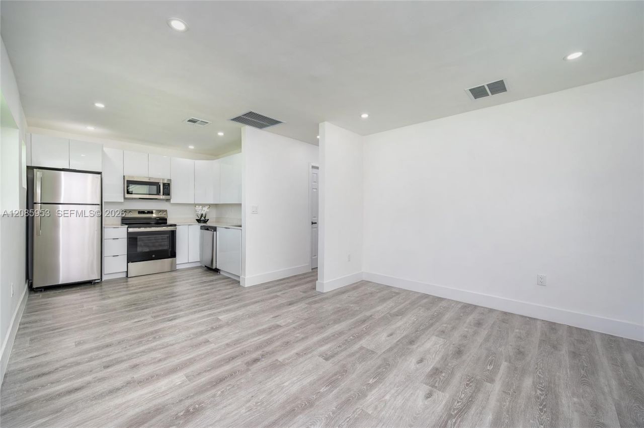 1028 NW 24th St, Miami, FL 33127 Photo