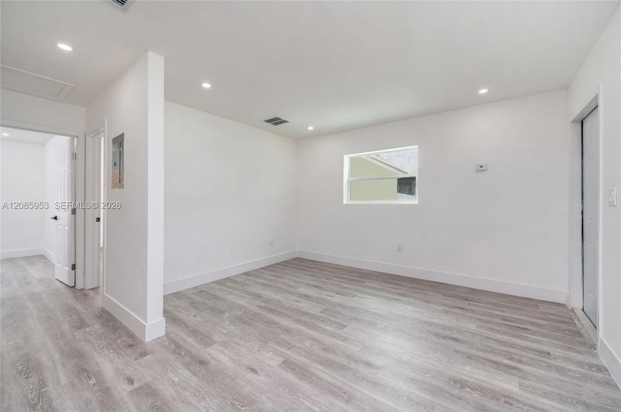 1028 NW 24th St, Miami, FL 33127 Photo