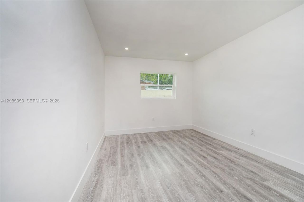 1028 NW 24th St, Miami, FL 33127 Photo