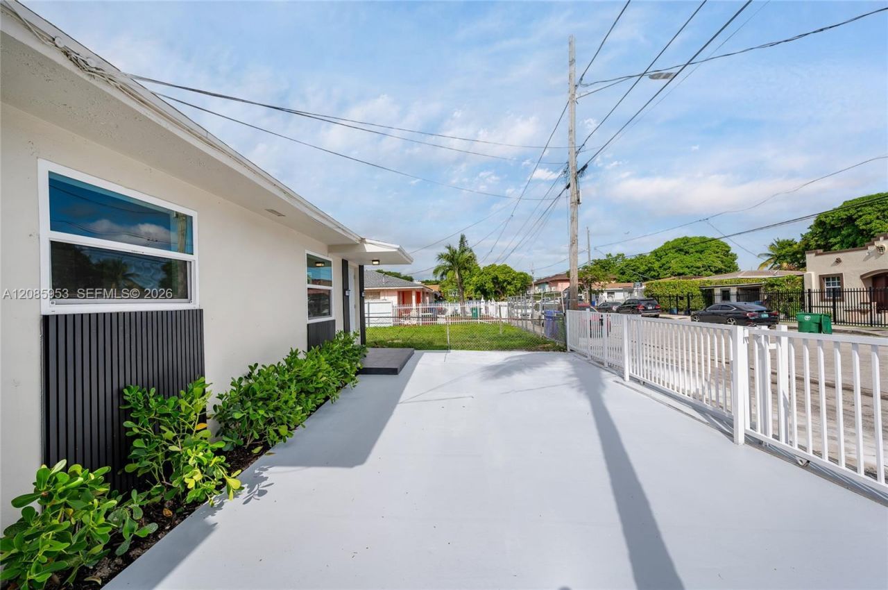 1028 NW 24th St, Miami, FL 33127 Photo