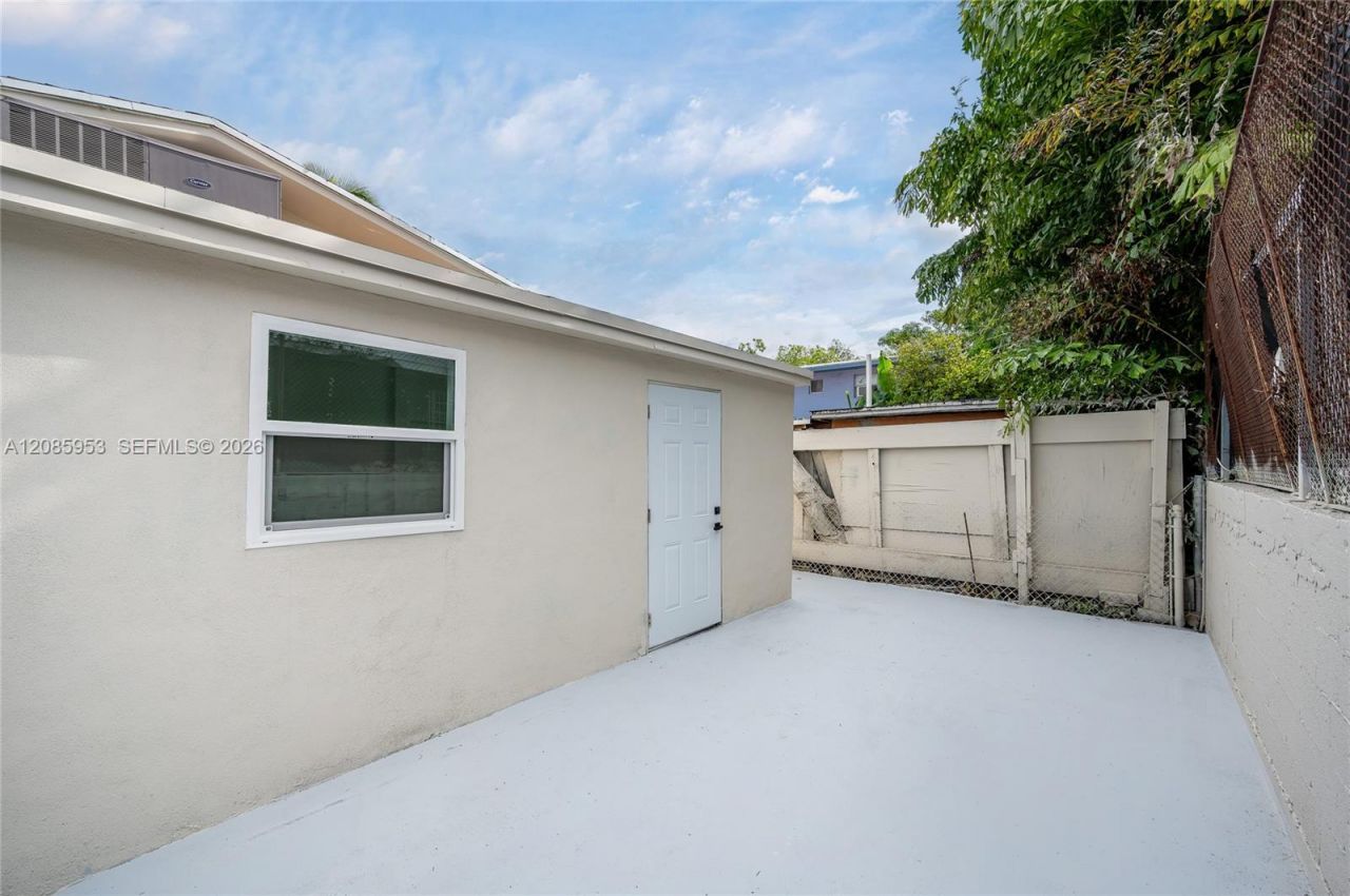 1028 NW 24th St, Miami, FL 33127 Photo