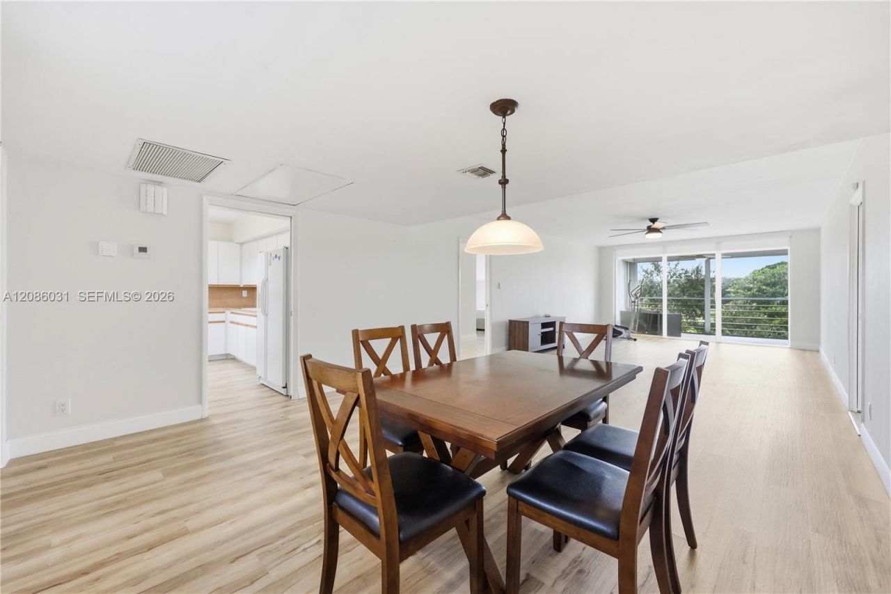 555 Oaks Ln, Unit 309, Pompano Beach, FL 33069 Photo