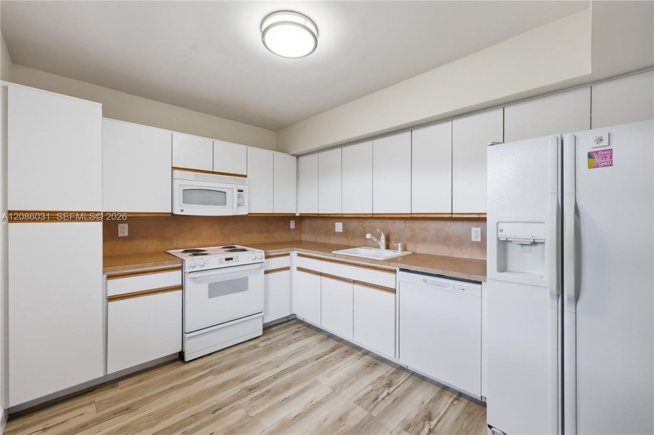 555 Oaks Ln, Unit 309, Pompano Beach, FL 33069 Photo