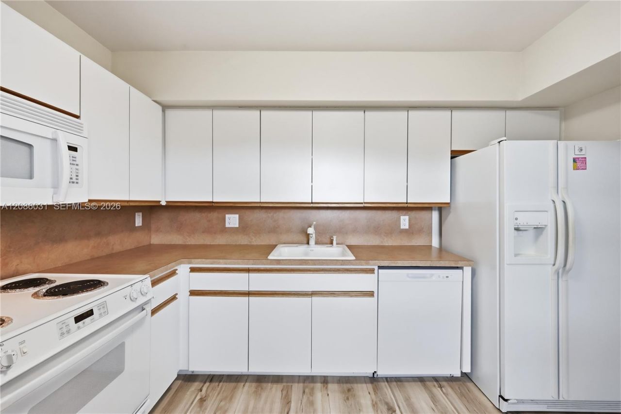 555 Oaks Ln, Unit 309, Pompano Beach, FL 33069 Photo