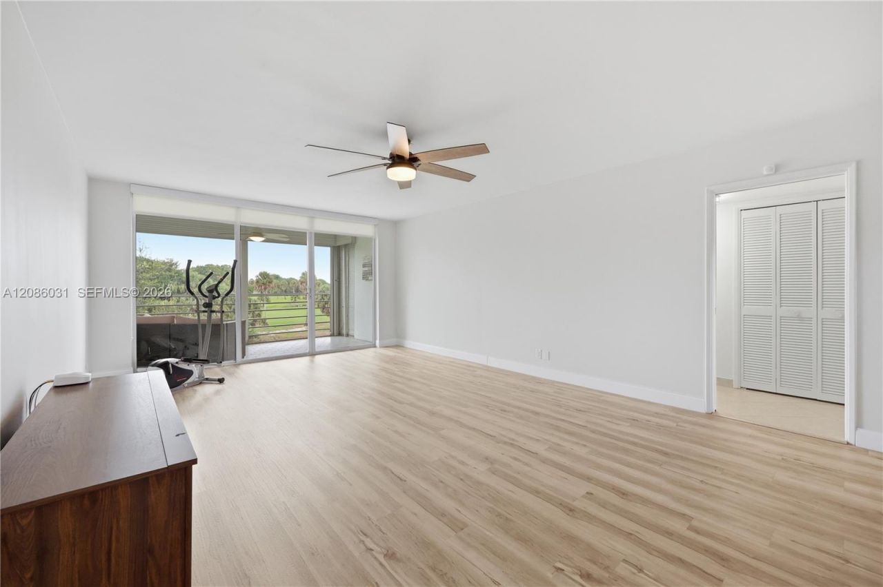 555 Oaks Ln, Unit 309, Pompano Beach, FL 33069 Photo
