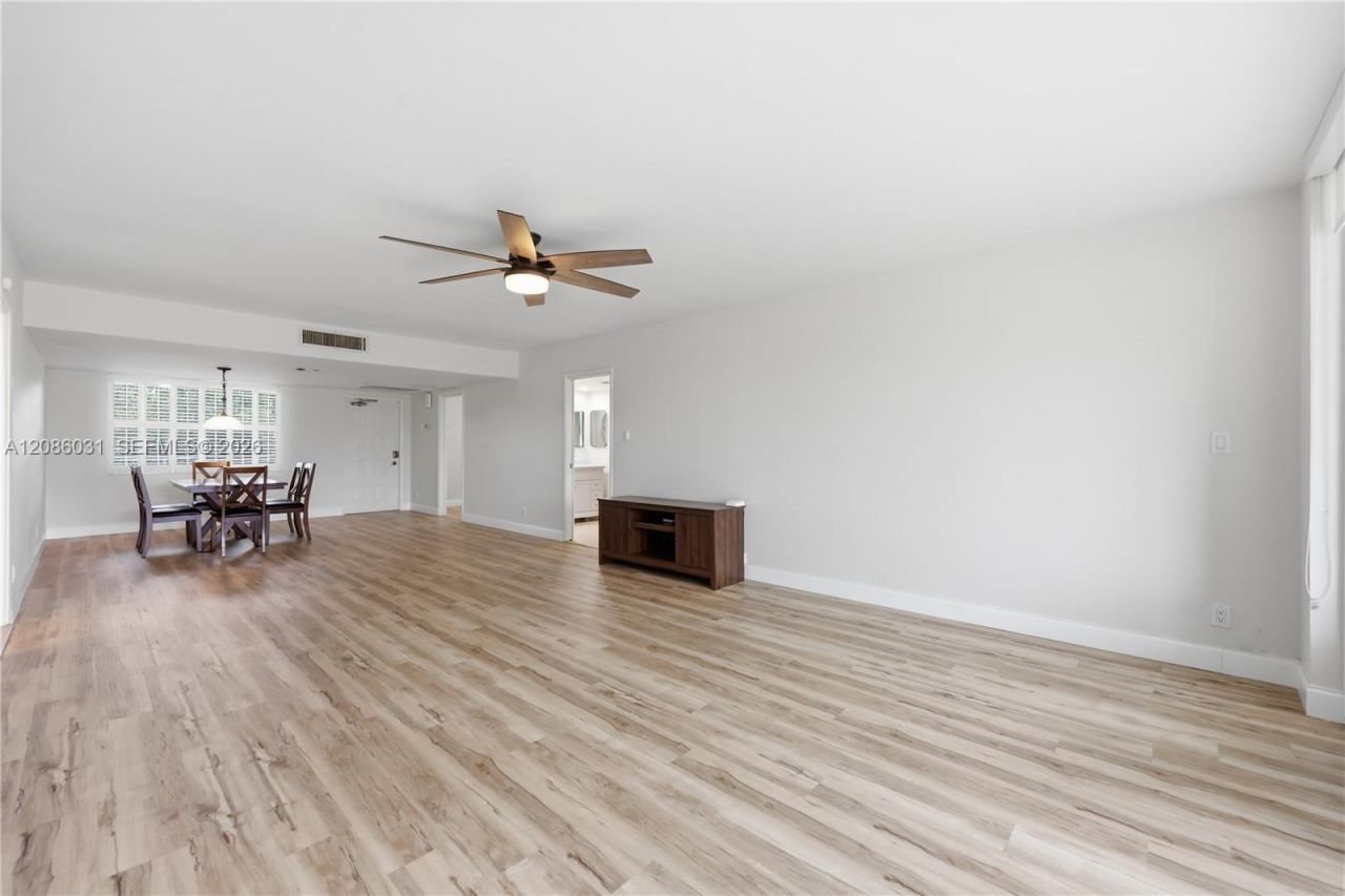 555 Oaks Ln, Unit 309, Pompano Beach, FL 33069 Photo
