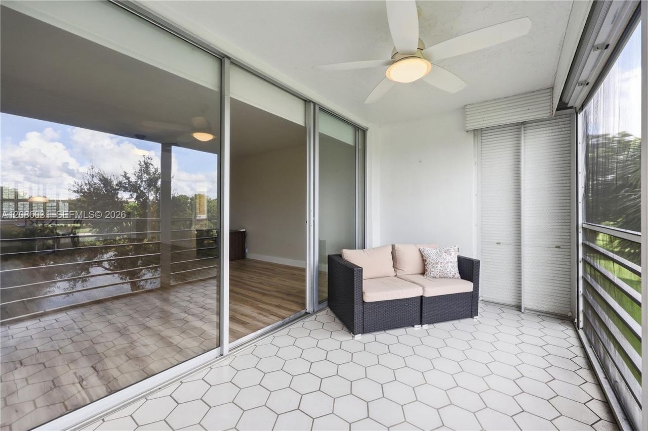 555 Oaks Ln, Unit 309, Pompano Beach, FL 33069 Photo