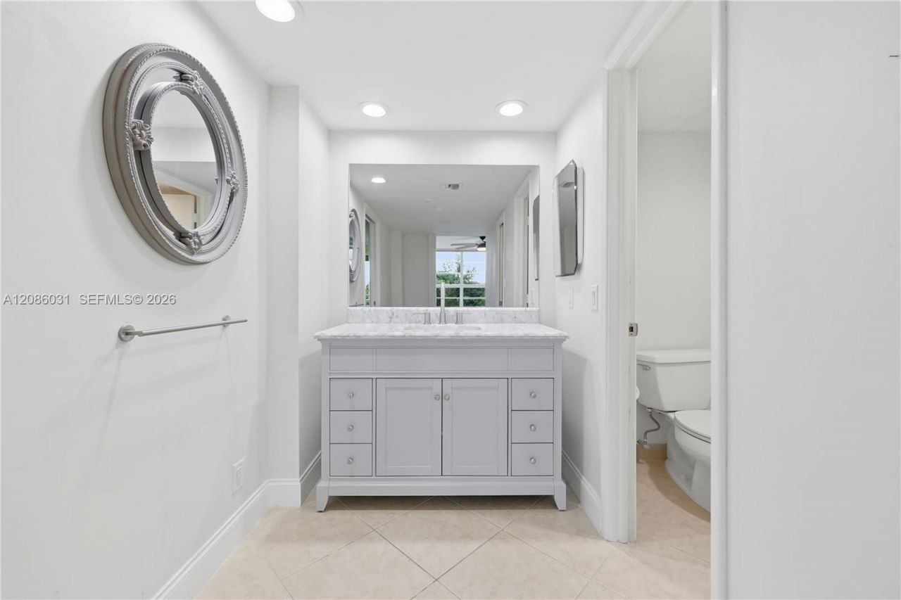 555 Oaks Ln, Unit 309, Pompano Beach, FL 33069 Photo