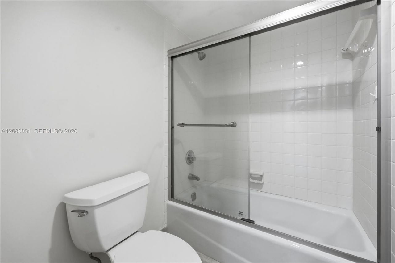 555 Oaks Ln, Unit 309, Pompano Beach, FL 33069 Photo