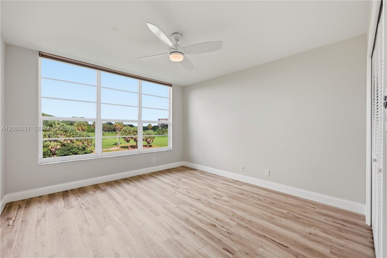 555 Oaks Ln, Unit 309, Pompano Beach, FL 33069 Photo